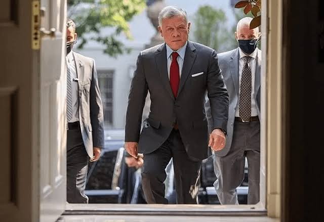 الملك يغادر أرض الوطن إلى الصين