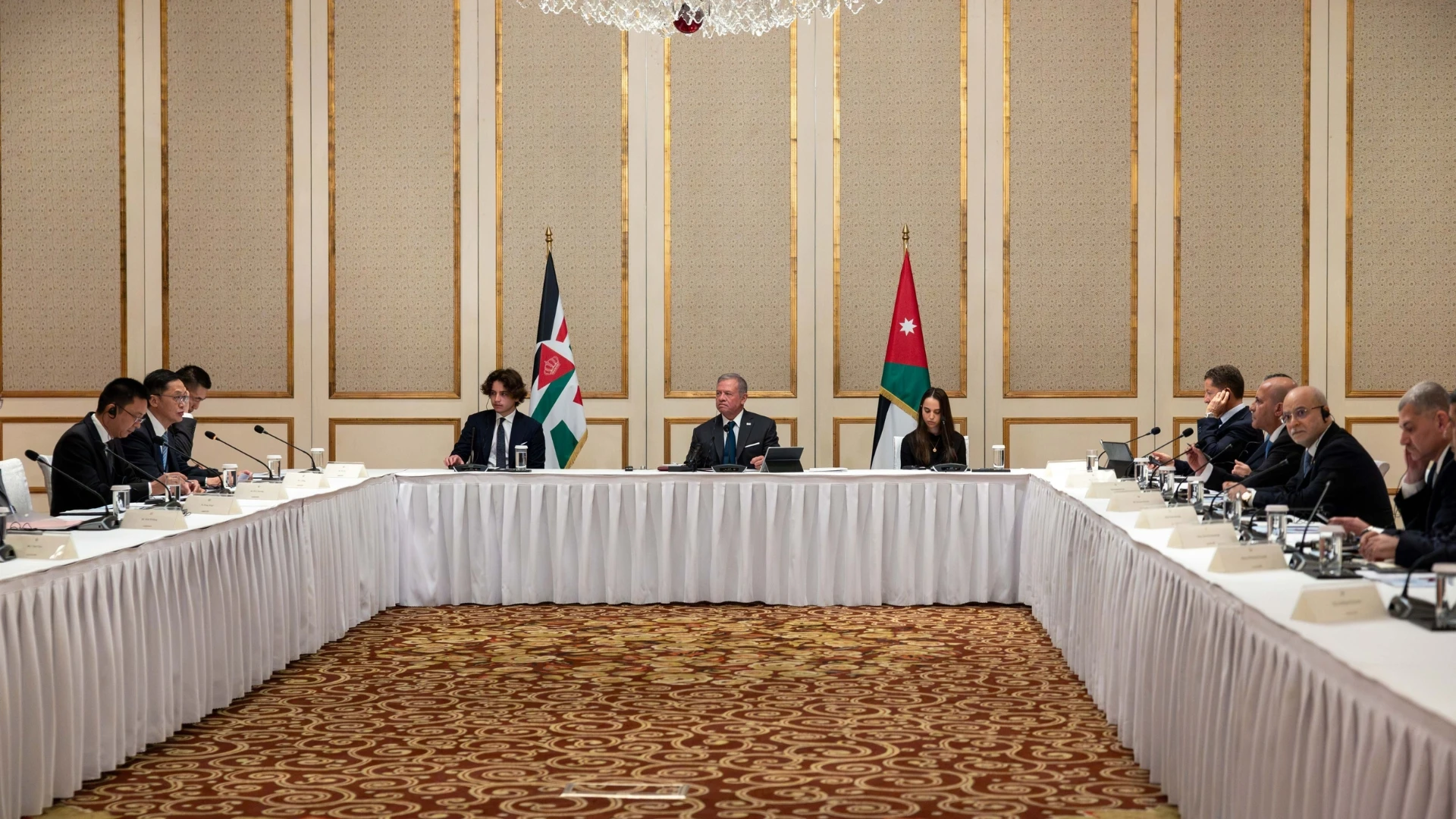 الملك يلتقي رؤساء شركات صينية كبرى في شنغهاي لتعزيز الاستثمار