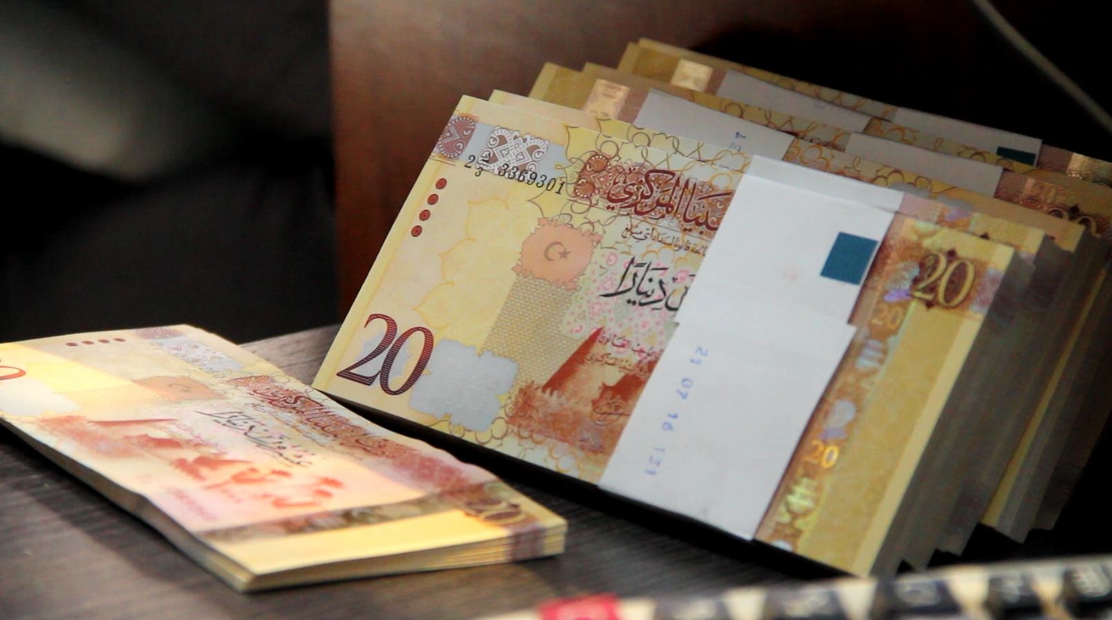 تحديات الدينار الليبي وضغوط سعر الصرف في ظل الازمات الاقتصادية