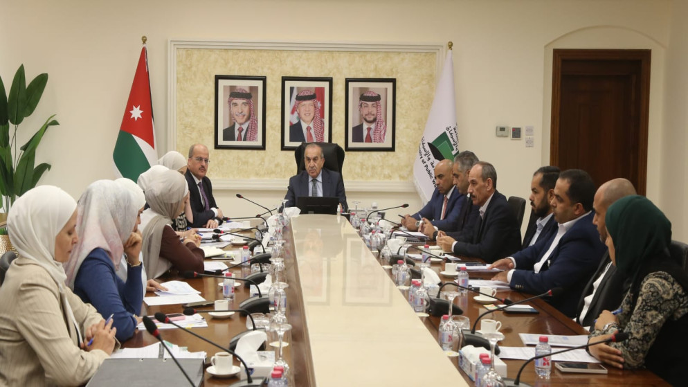 ماهر ابو السمن يوجه بتسريع وتيرة العمل في مشاريع رؤية التحديث الاقتصادي