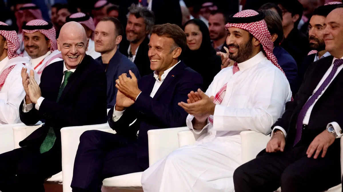 محمد بن سلمان وماكرون يبحثان تعزيز الشراكة الاستراتيجية بين السعودية وفرنسا