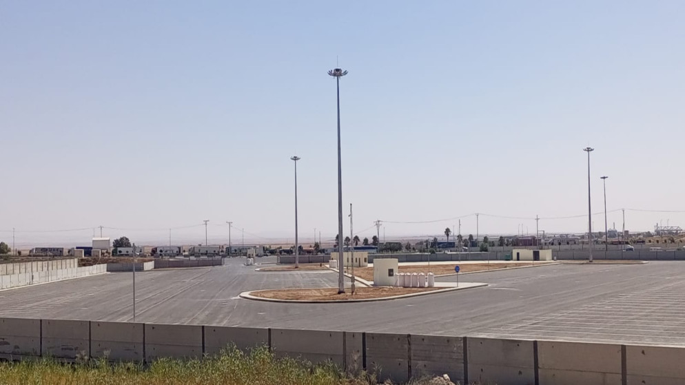 وزارة الاشغال تنجز ساحة انتظار الشاحنات في مركز حدود جابر