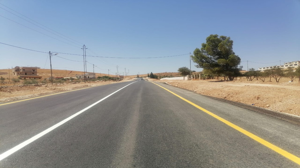 انجاز اعمال توسعة طريق حيان ايدون في المفرق لتعزيز السلامة المرورية