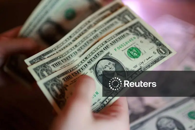 الدولار يستعيد قوته وسط تداعيات العقوبات الامريكية على ايران