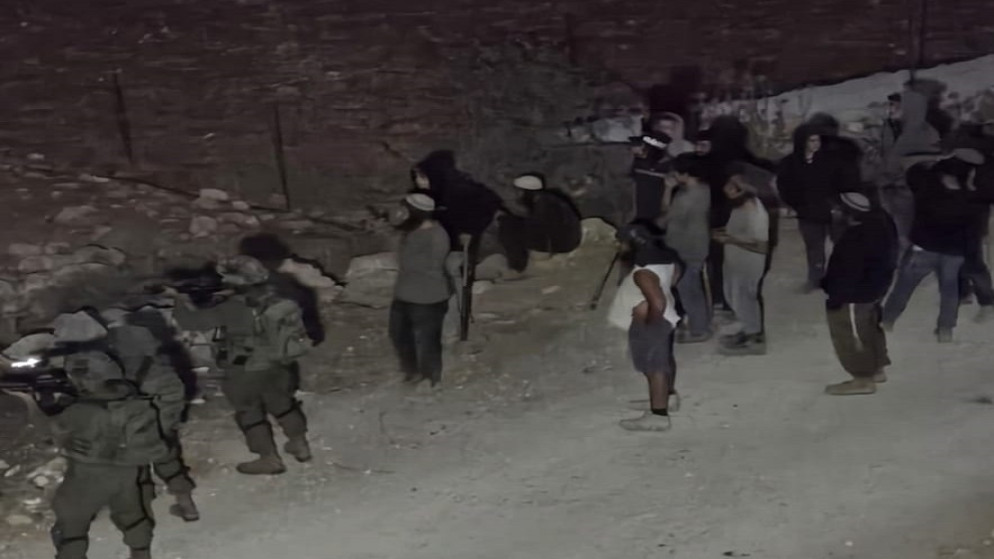 اصابة 4 فلسطينيين برصاص مستوطنين في قرية المغير