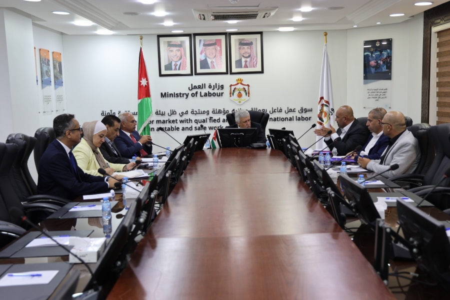 وزير العمل يلتقي نقابة أصحاب مكاتب استقدام العاملين في المنازل