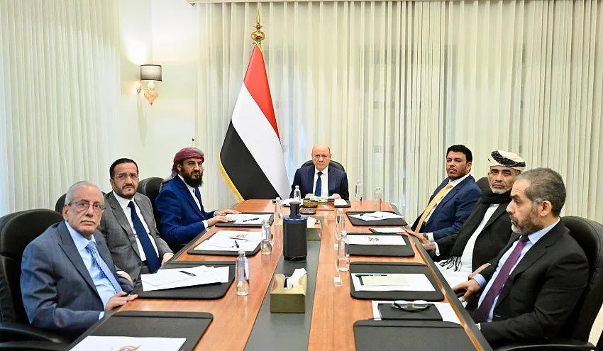 القيادة اليمنية تكشف عن استراتيجية جديدة لتجفيف منابع تمويل الحوثيين