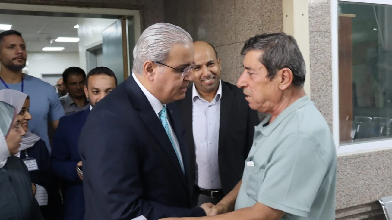 وزير الصحة يعلن نقل 8 عيادات تخصصية الى موقع طوارئ مستشفى حمزة السابق