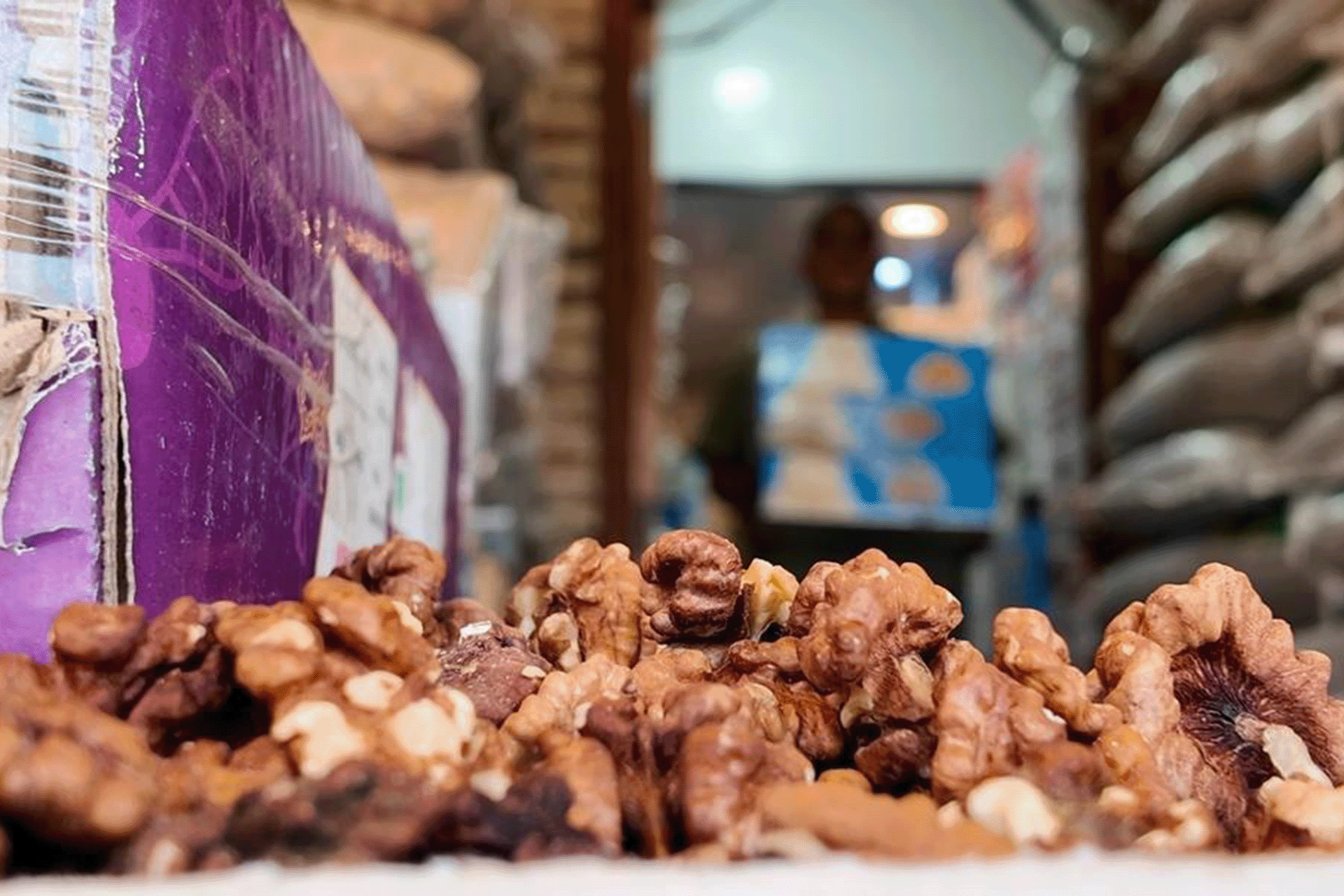 تاثير التضخم على تجارة الجوز في بازار طهران