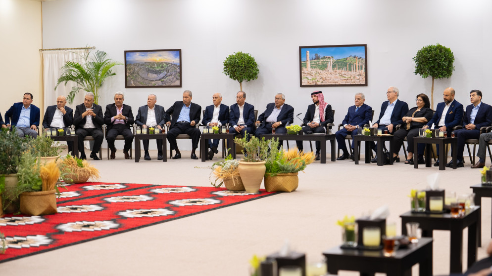 ولي العهد يلتقي ممثلي القطاعات في اربد ويؤكد على تعزيز الاقتصاد الوطني