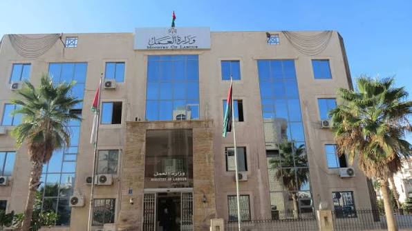 القطامين يمدد ساعات العمل في مديريات عمل بالعاصمة والمحافظات حتى الساعة 5 مساءً اعتباراً من الأحد المقبل