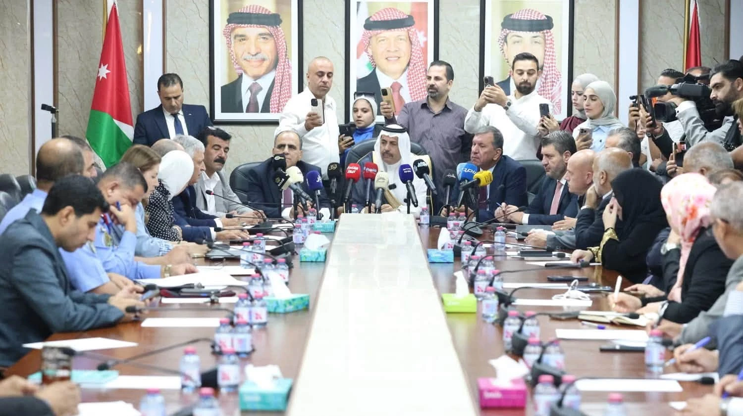 لجنة النقل النيابية تفتح ملفات رخص الفئة السادسة وكباتن التوصيل والسفريات الخارجية