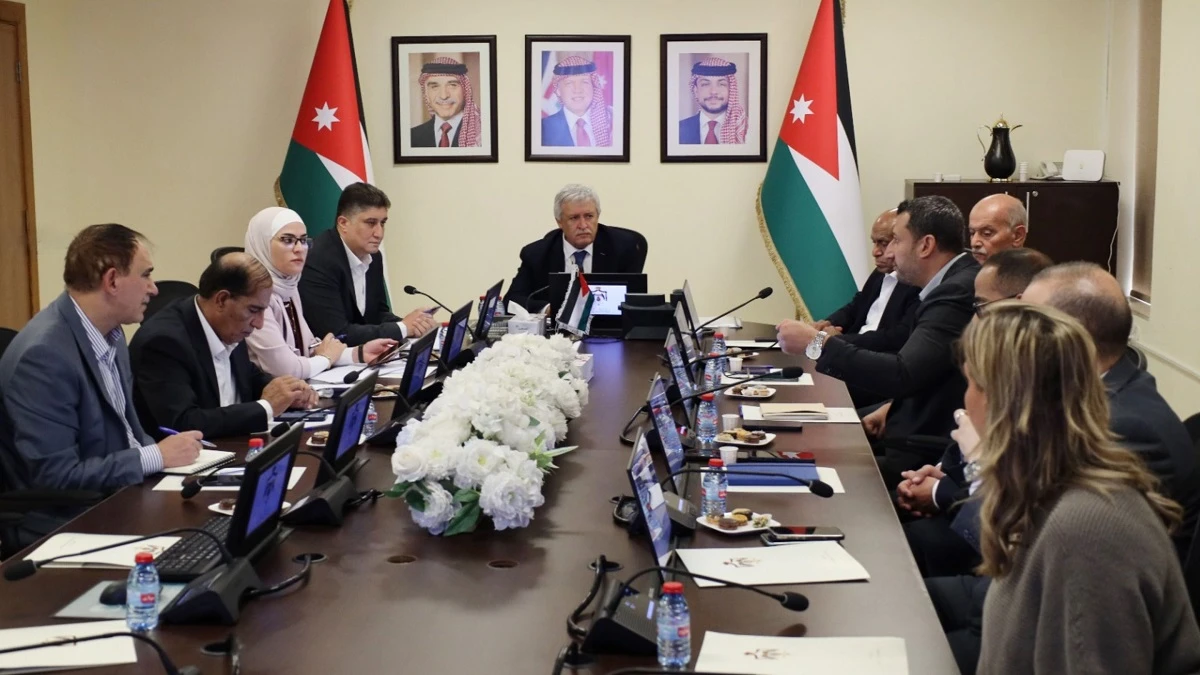 وزير النقل يبحث رفع كفاءة ميناء حاويات العقبة لتعزيز حركة التجارة