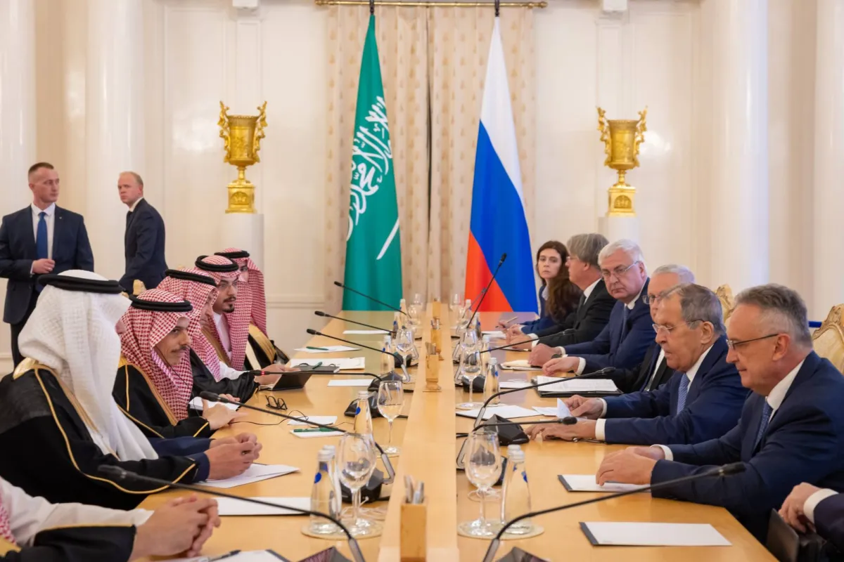 السعودية وروسيا تؤكدان اهمية الحلول الدبلوماسية لتعزيز الاستقرار الاقليمي