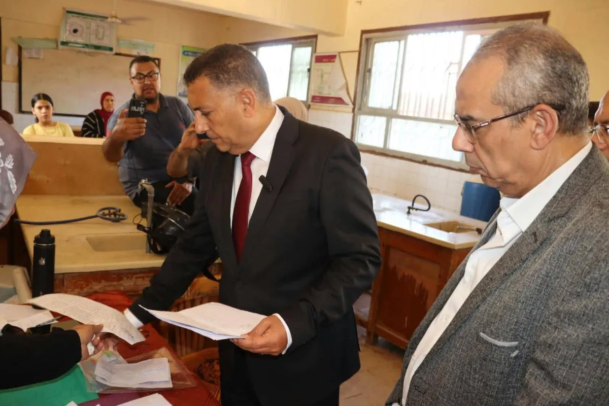 جدل واسع في مصر عقب توبيخ محافظ القليوبية لمديرة مدرسة