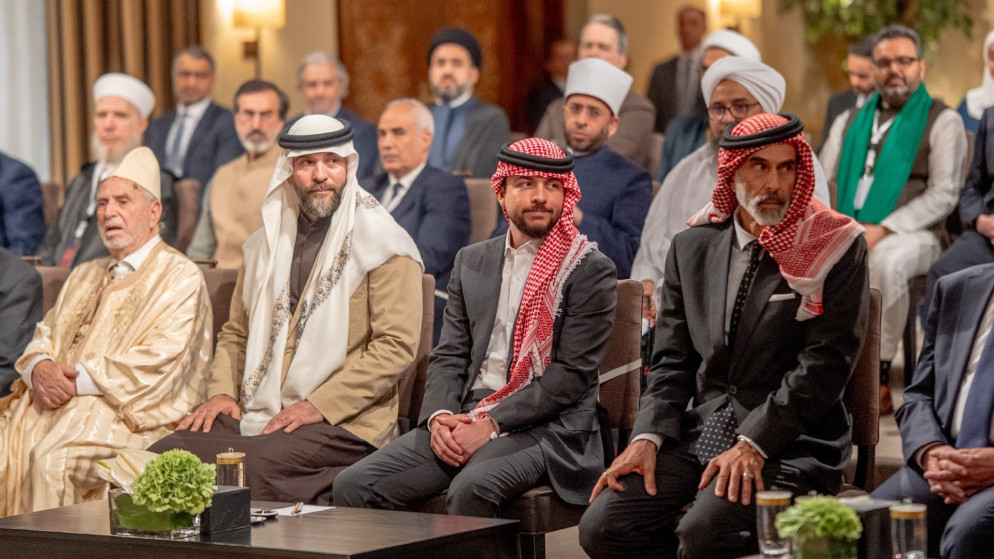 ولي العهد يكرم علماء ومفكرين في مؤتمر مؤسسة ال البيت الملكية للفكر الاسلامي