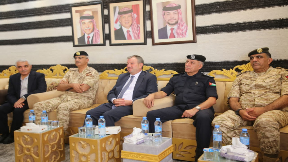 رئيس هيئة الاركان ومديرو الاجهزة الامنية يطمئنون على مصابي حادث مكلفي خدمة العلم