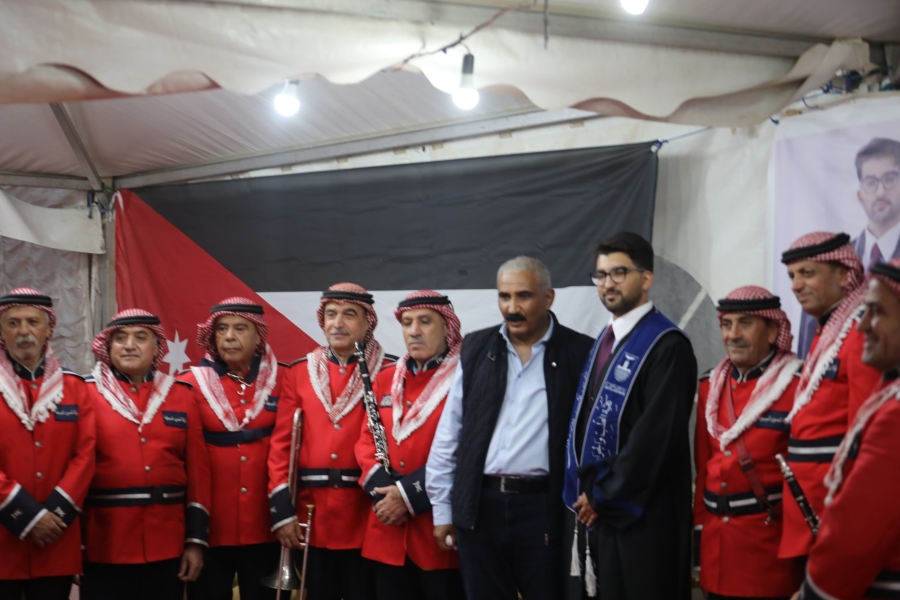 النائب ابو عرابي العدوان يقيم حفلاً بتخرج نجلة الدكتور فارس (صور)