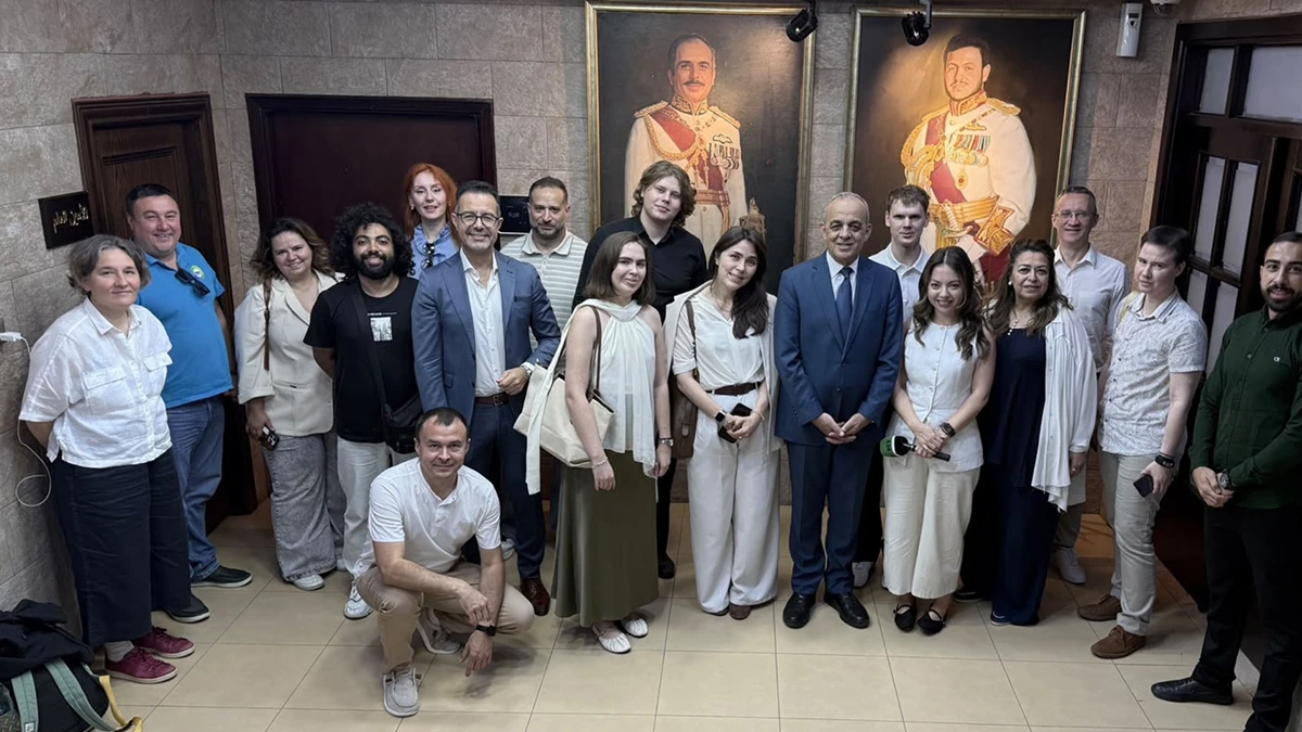 وزير السياحة يبحث مع وفد اعلامي روسي سبل الترويج للمنتج السياحي الاردني