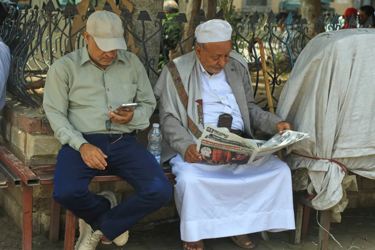 معاناة الصحافيين النازحين من المخا وسط تصاعد الانتهاكات الحوثية