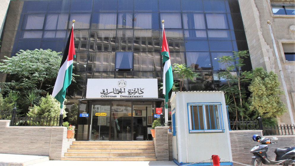ضبط معمل غير مرخص لتصنيع مستحضرات دوائية في عمان