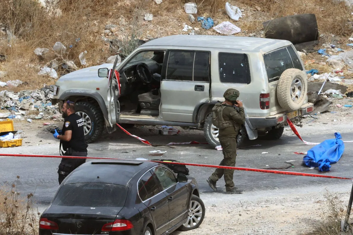 مقتل فلسطيني واصابة اثنين برصاص الجيش الاسرائيلي في الخليل