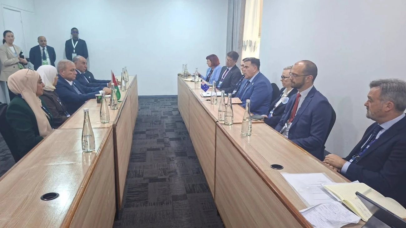 خميس عطية يبحث مع رئيس البرلمان الاسترالي تعزيز التعاون المشترك