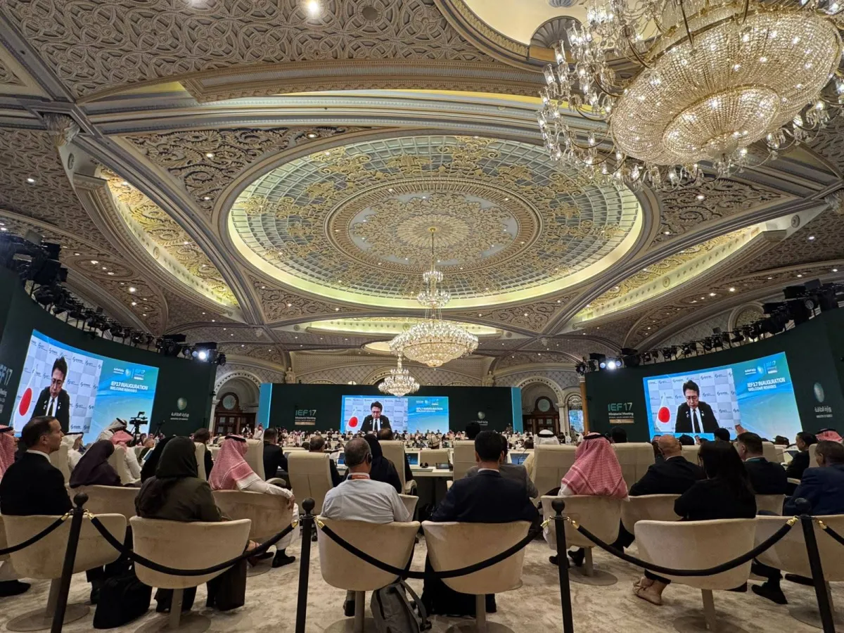وزير الاقتصاد الياباني يؤكد محورية السعودية في ضمان امن الطاقة العالمي