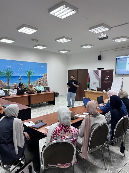 عقد دورة تدريبية حول 