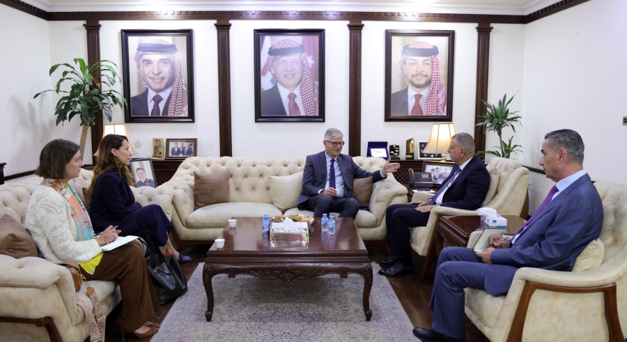 الوزير الفراية يستقبل الوكيل لاكروا