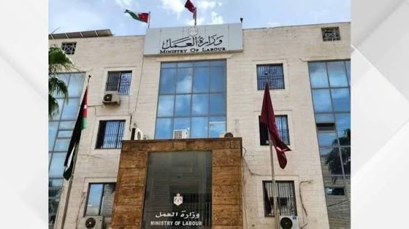 من وزارة العمل الى العمالة الوافدة هل تسمعني أجب