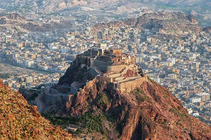 الحكومة اليمنية تطالب بتحرك دولي عاجل لفك حصار تعز