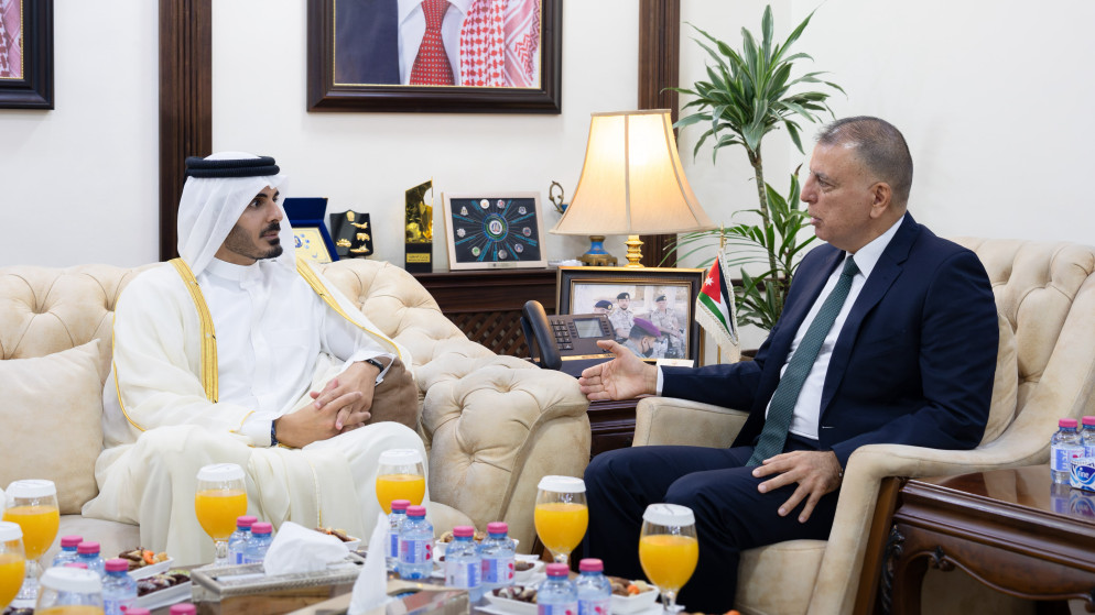 وزير الداخلية يبحث مع نظيره القطري تعزيز التعاون الامني المشترك