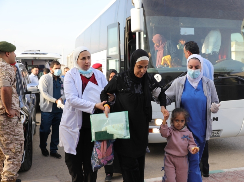 القوات المسلحة تُجلي الدفعة الـ(35) من أطفال غزة المرضى لتلقي العلاج في الأردن