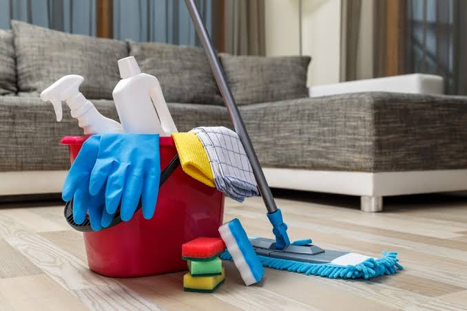 الحكومة تقوناً التنظيف بالمنازل