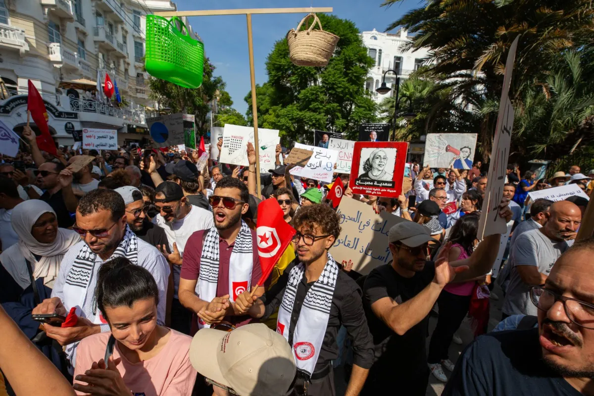 الحكومة التونسية تستجيب للضغوط وتعلن عن تخفيضات في اسعار المواد الاستهلاكية