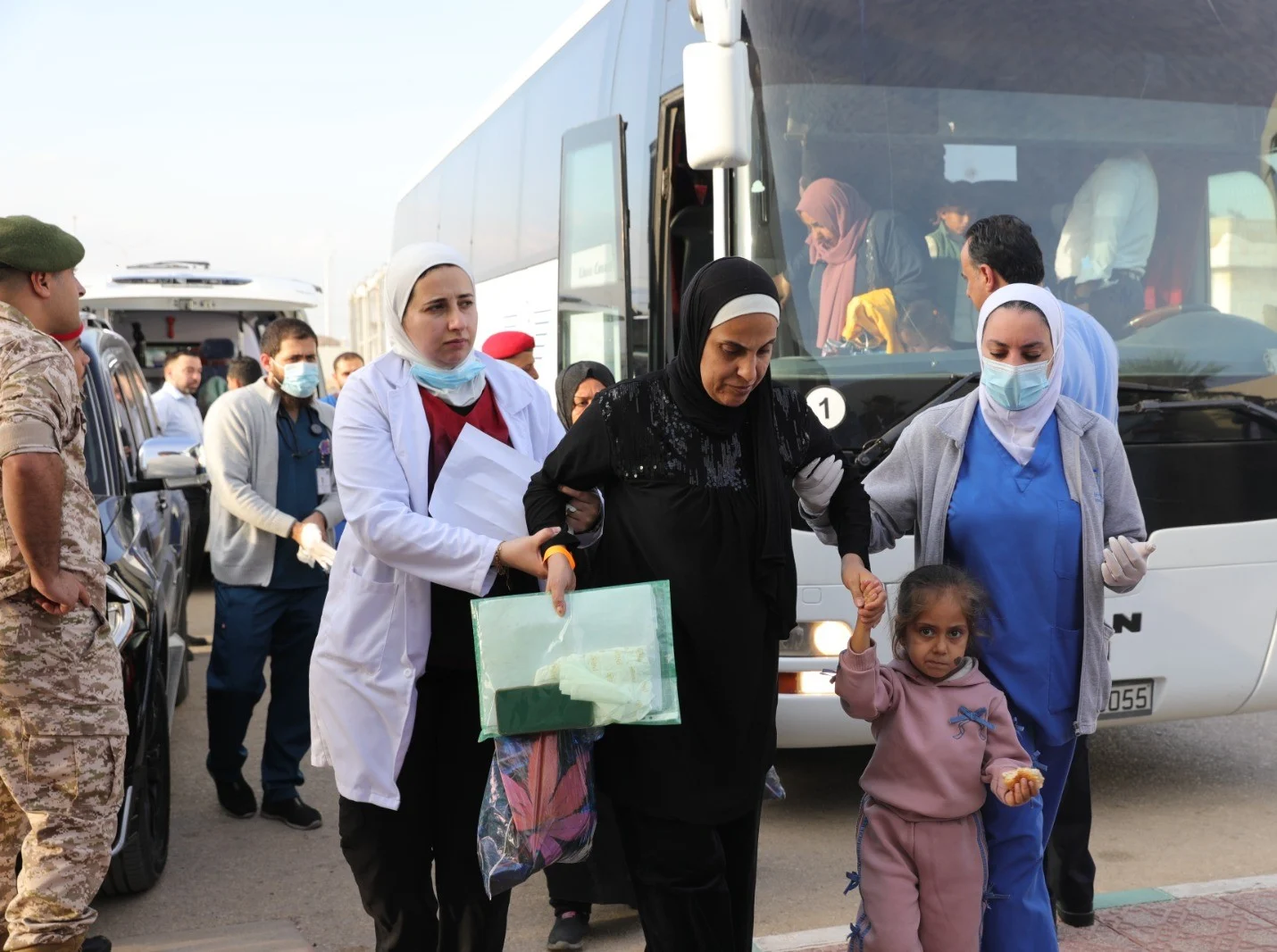 الاردن يستقبل الدفعة الخامسة والثلاثين من اطفال غزة المرضى للعلاج