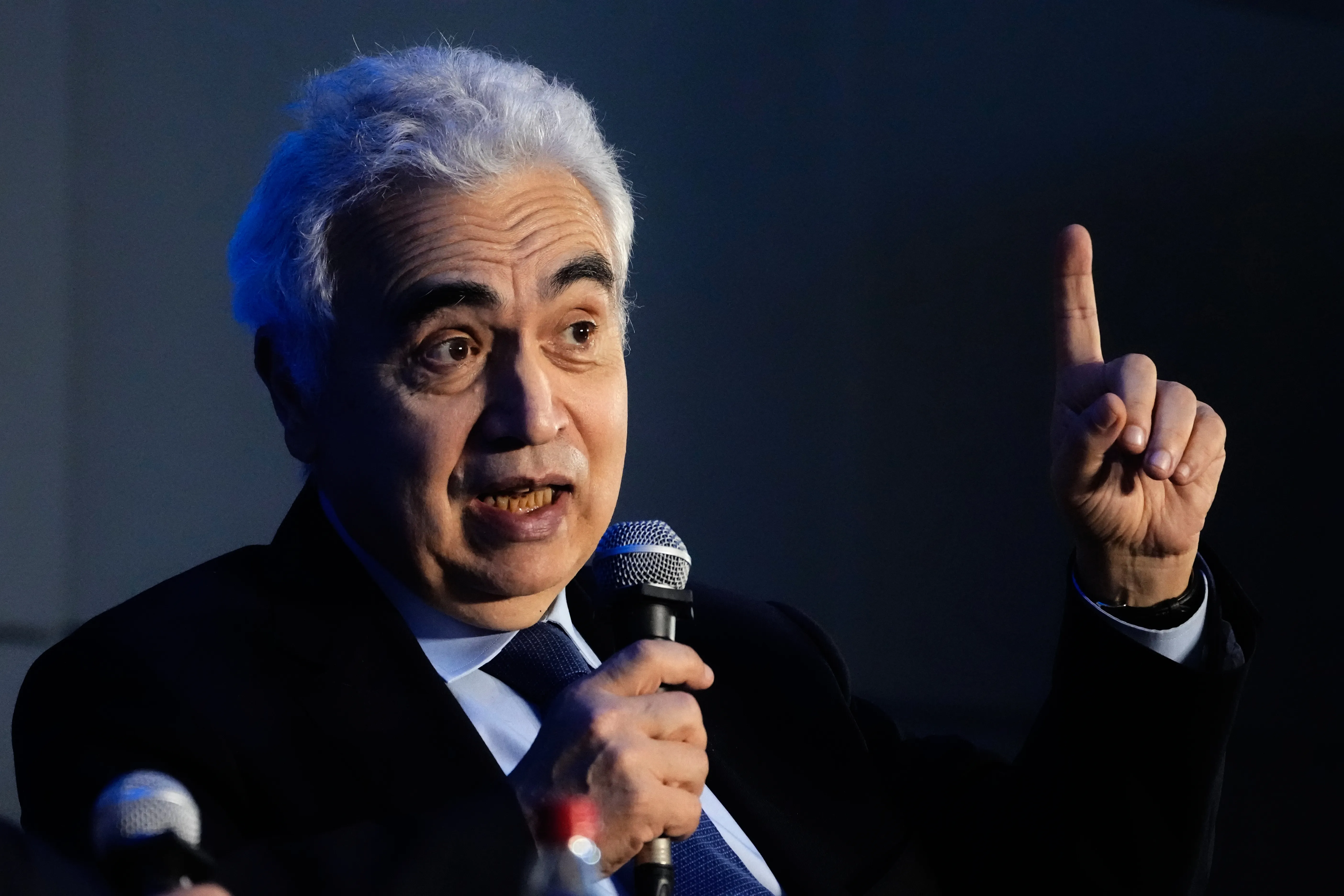 وكالة الطاقة الدولية تؤكد جاهزيتها لسحب المزيد من مخزونات النفط