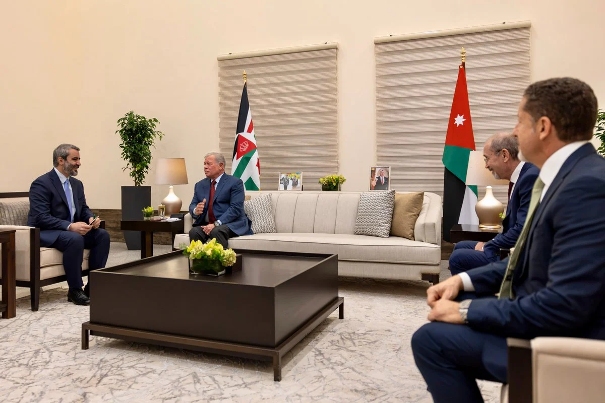 الملك يؤكد رفض الاعتداءات الاسرائيلية على سوريا ويدعم استقرارها