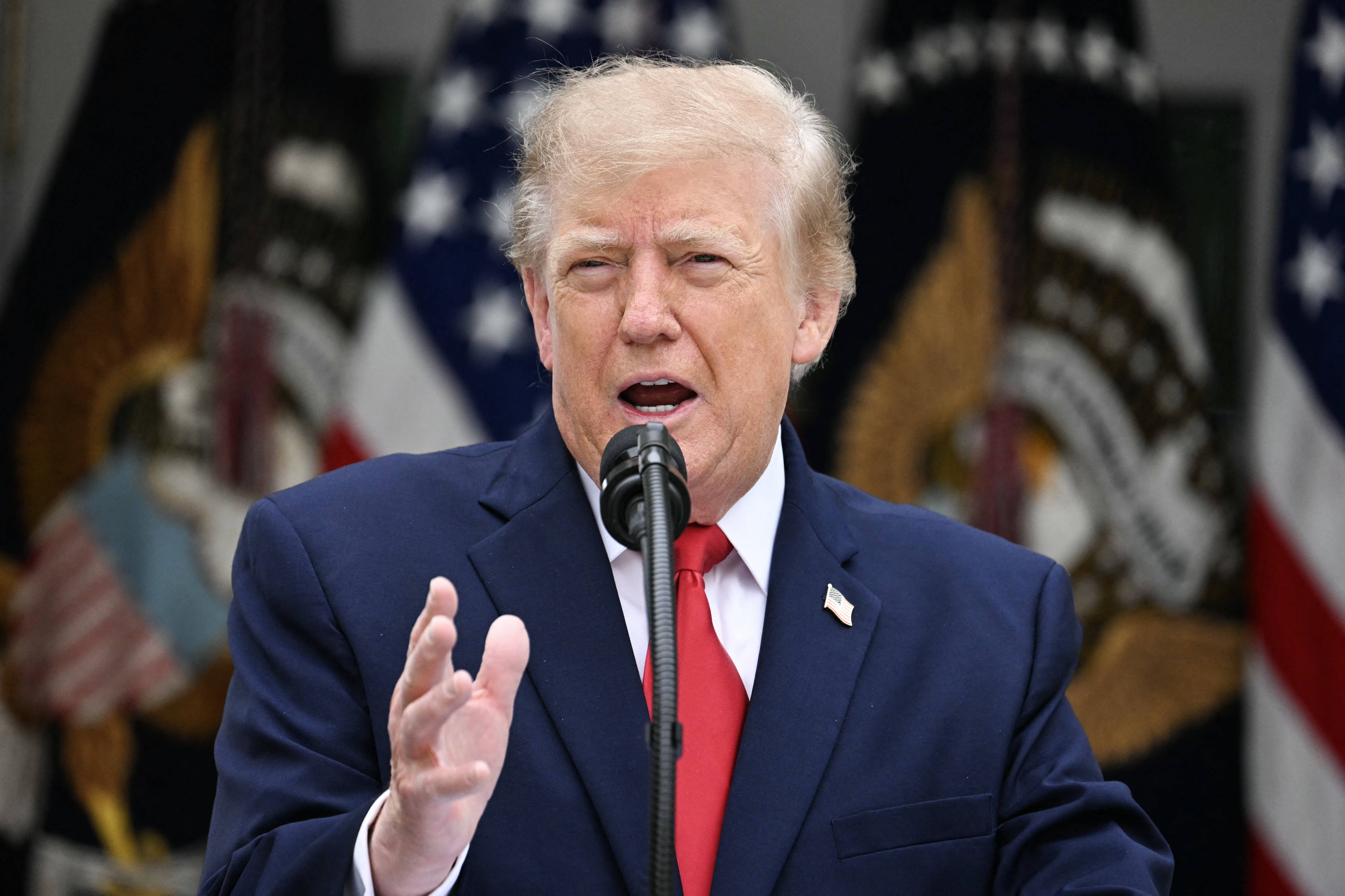 ترامب يتهم ايران بالتلاعب باسعار النفط قبل انتخابات الكونغرس
