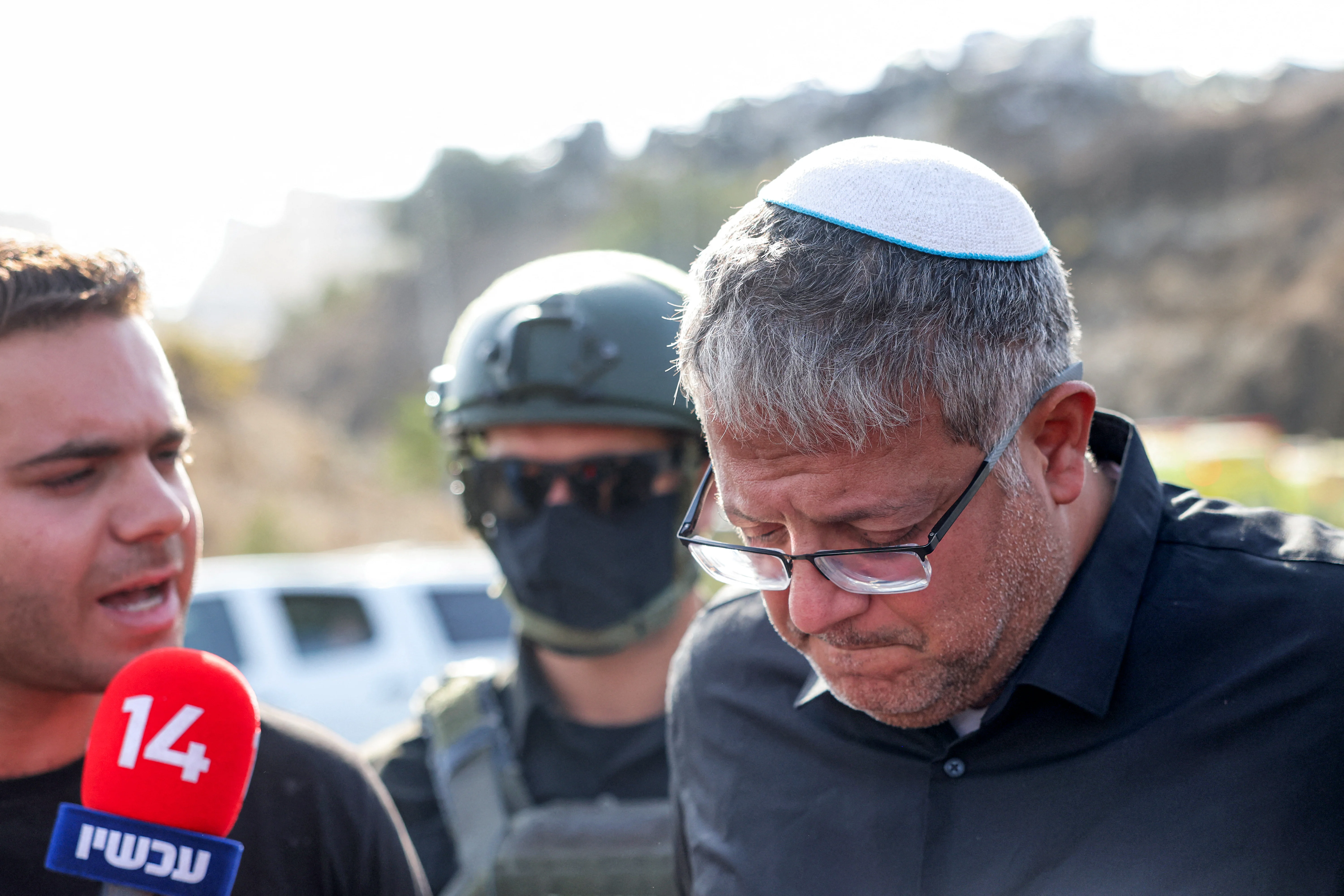 بن غفير يطالب بتفكيك السلطة الفلسطينية عقب عملية اطلاق نار في الضفة الغربية
