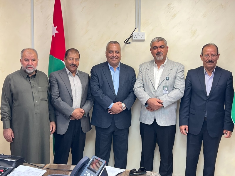 جمعية متقاعدي الضمان الاجتماعي في مادبا تزور إدارة المؤسسة لتعزيز التعاون المشترك