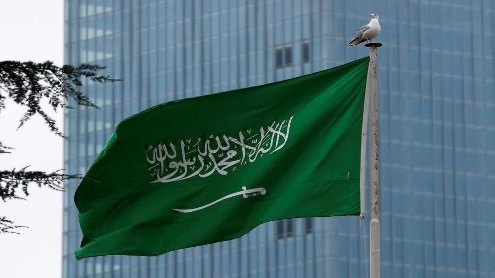 استئناف الرحلات الجوية في مطار الرياض بعد توقف مؤقت