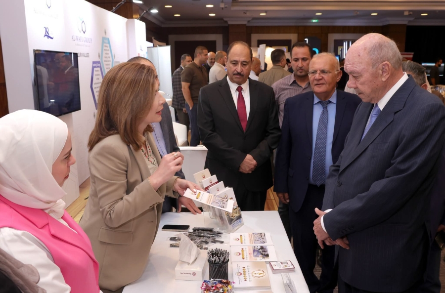 المستشفى التخصصي يستعرض نتائج الجراحة الروبوتية 