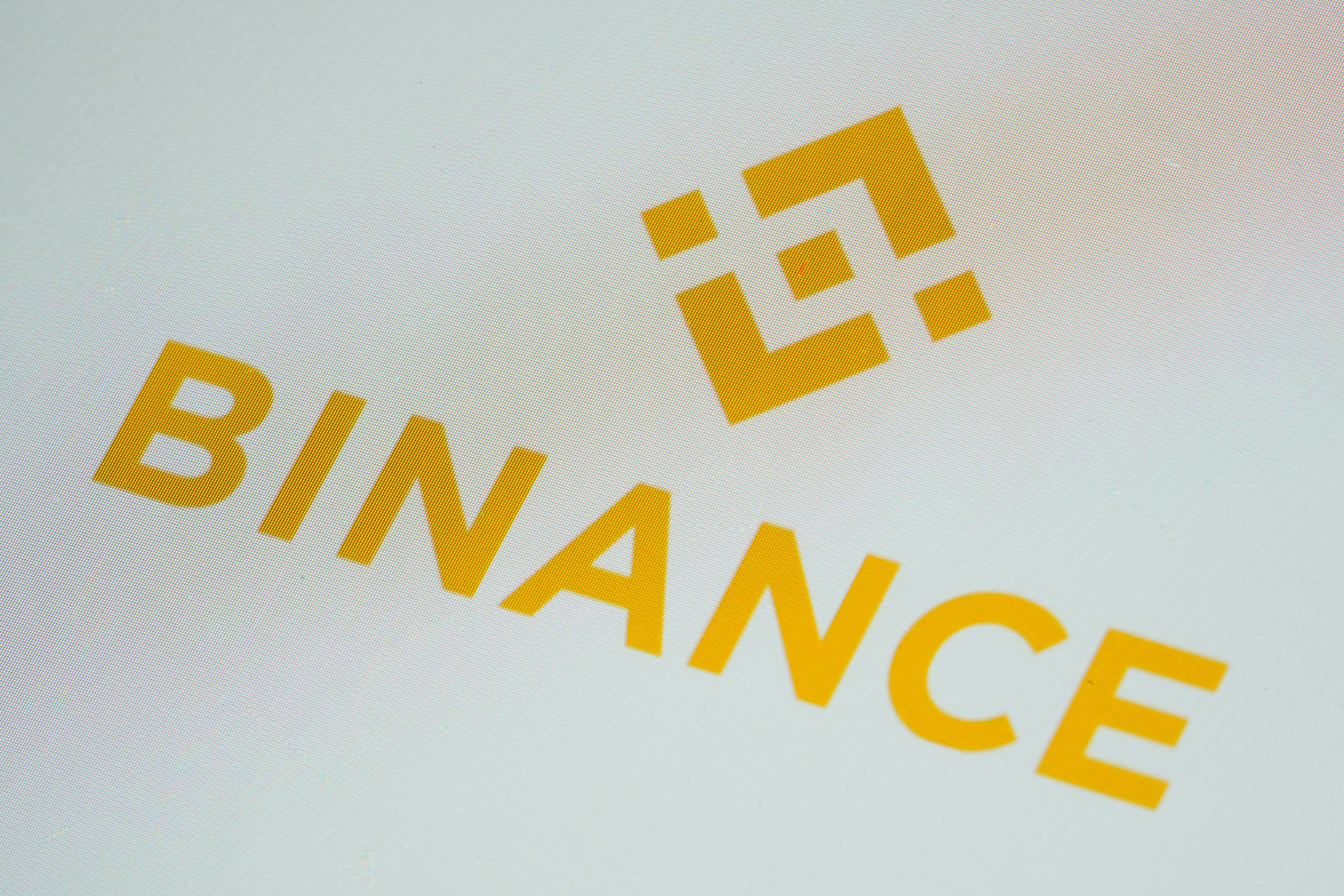 اختراق منصة بينانس وتجميد اصول بمليارات الدولارات